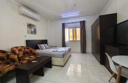 Apartment - Studio - 1 for rent in Umm Ghwailina Comm - Umm Ghuwalina - Umm Ghuwailina - Doha
