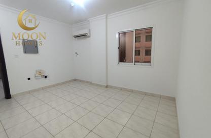 Apartment - 2 Bedrooms - 1 Bathroom for rent in Al Mansoura - Al Mansoura - Doha
