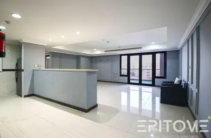 Apartment - 2 Bedrooms - 3 Bathrooms for rent in Porto Arabia - The Pearl Island - Doha