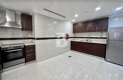 Apartment - 2 Bedrooms - 3 Bathrooms for sale in Tower 21 - Porto Arabia - The Pearl Island - Doha