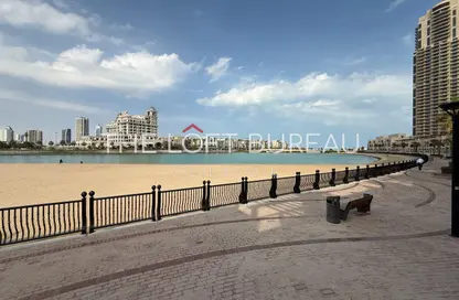 Villa - 5 Bedrooms - 6 Bathrooms for rent in Tower 1 - Abraj Quartiers - The Pearl Island - Doha