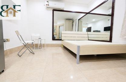 Apartment - Studio - 1 Bathroom for rent in Umm Ghwailina Comm - Umm Ghuwalina - Umm Ghuwailina - Doha