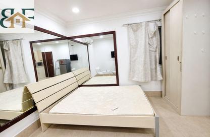 Apartment - Studio - 1 Bathroom for rent in Umm Ghwailina Comm - Umm Ghuwalina - Umm Ghuwailina - Doha