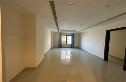 Apartment - 1 Bedroom - 2 Bathrooms for rent in West Porto Drive - Porto Arabia - The Pearl Island - Doha