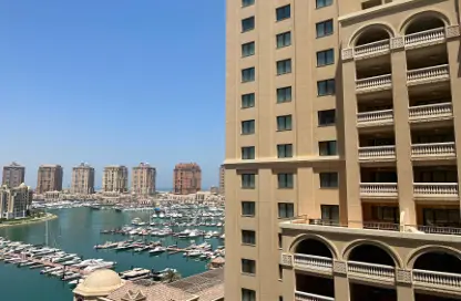 شقة - 2 غرف نوم - 3 حمامات للايجار في طريق بورتو الشرقي - بورتو أرابيا - جزيرة اللؤلؤة - الدوحة