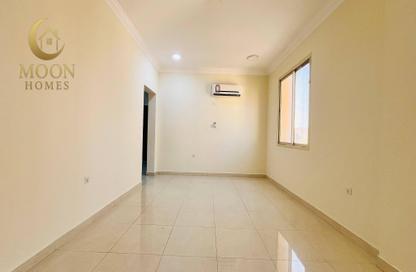 Apartment - 2 Bedrooms - 2 Bathrooms for rent in Umm Ghwailina Comm - Umm Ghuwalina - Umm Ghuwailina - Doha