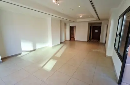 Apartment - 2 Bedrooms - 2 Bathrooms for rent in East Porto Drive - Porto Arabia - The Pearl Island - Doha