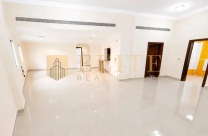 Apartment - 2 Bedrooms - 2 Bathrooms for rent in Hadramout Street - Doha Al Jadeed - Doha