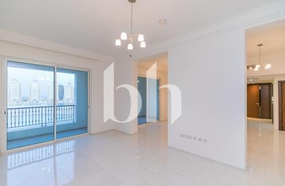 Apartment - 2 Bedrooms - 3 Bathrooms for rent in Viva East - Viva Bahriyah - The Pearl Island - Doha