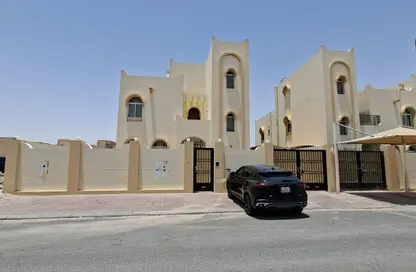 Villa - 4 Bedrooms - 6 Bathrooms for rent in Bu Hamour Street - Abu Hamour - Doha