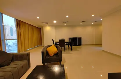Apartment - 2 Bedrooms - 3 Bathrooms for rent in Corniche Road - Corniche Road - Doha