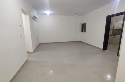 Apartment - 1 Bedroom - 2 Bathrooms for rent in Umm Ghuwailina 4 - Umm Ghuwailina - Doha
