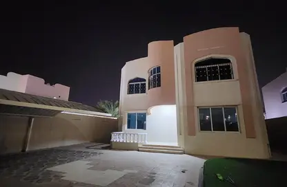 Villa - 5 Bedrooms - 5 Bathrooms for rent in Izghawa - Izghawa - Doha