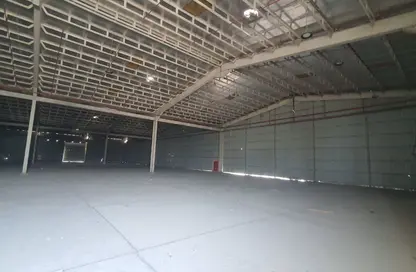 Warehouse - Studio - 4 Bathrooms for rent in Industrial Area 5 - Industrial Area - Industrial Area - Doha