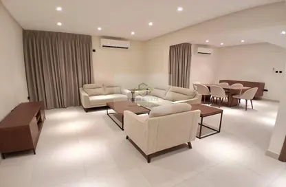Apartment - 2 Bedrooms - 3 Bathrooms for rent in Umm Ghuwailina 4 - Umm Ghuwailina - Doha