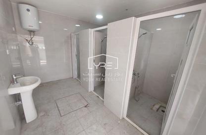 Warehouse - Studio - 3 Bathrooms for rent in Industrial Area 1 - Industrial Area - Doha