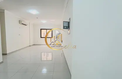 شقة - 2 غرف نوم - 2 حمامات للايجار في شارع الجزيره - فريج بن محمود الشمالي - فريج بن محمود - الدوحة