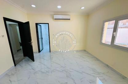 Villa - Studio - 1 Bathroom for rent in Al Nasr Street - Al Nasr - Doha