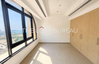 Apartment - 1 Bedroom - 2 Bathrooms for rent in West Porto Drive - Porto Arabia - The Pearl Island - Doha