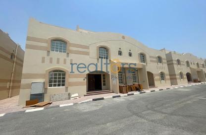 مجمع سكني - 5 غرف نوم - 4 حمامات للايجار في شارع ام السنيم - عين خالد - الدوحة