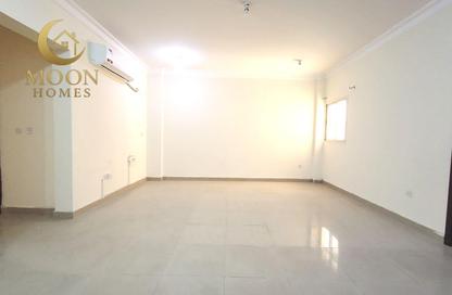 Apartment - 1 Bedroom - 1 Bathroom for rent in Umm Ghuwailina 4 - Umm Ghuwailina - Doha