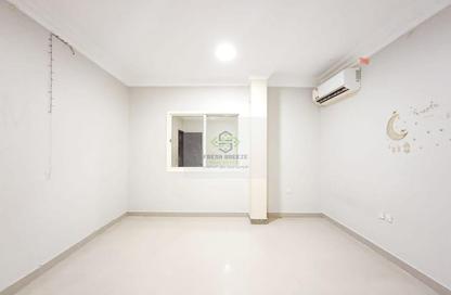 Apartment - 3 - 2 for rent in Umm Ghuwailina 4 - Umm Ghuwailina - Doha