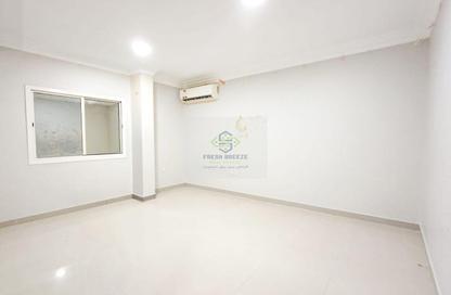 Apartment - 3 - 2 for rent in Umm Ghuwailina 4 - Umm Ghuwailina - Doha