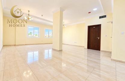 Apartment - 2 - 3 for rent in Umm Ghwailina Comm - Umm Ghuwalina - Umm Ghuwailina - Doha