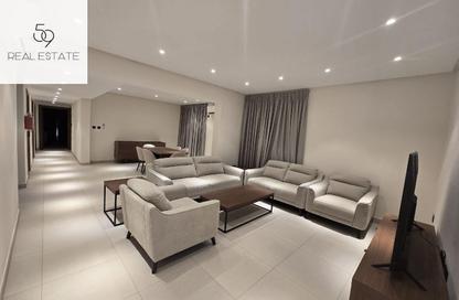 Apartment - 3 Bedrooms - 3 Bathrooms for rent in Umm Ghuwalina - Umm Ghuwailina - Doha