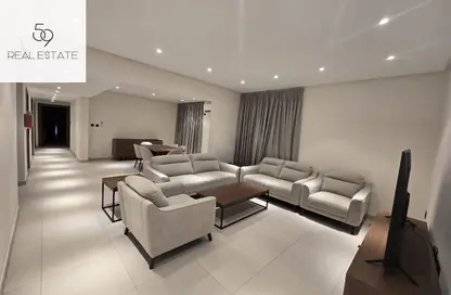 Apartment - 3 Bedrooms - 3 Bathrooms for rent in Umm Ghuwalina - Umm Ghuwailina - Doha Apartment - 3 Bedrooms - 3 Bathrooms for rent in Umm Ghuwalina - Umm Ghuwailina - Doha