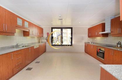 Apartment - 2 Bedrooms - 2 Bathrooms for rent in Tower 4 - Porto Arabia - The Pearl Island - Doha