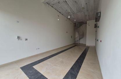 Shop - Studio - 1 Bathroom for rent in Madinat Khalifa - Doha