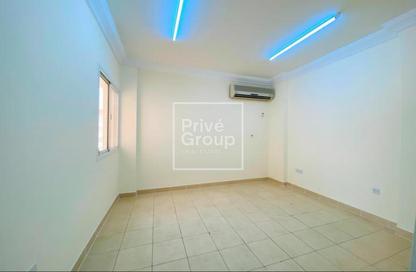 Apartment - 2 Bedrooms - 2 Bathrooms for rent in Fereej Bin Mahmoud - Doha