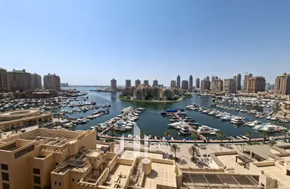 شقة - 2 غرف نوم - 2 حمامات للايجار في طريق بورتو الشرقي - بورتو أرابيا - جزيرة اللؤلؤة - الدوحة