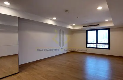 Apartment - 1 Bedroom - 2 Bathrooms for rent in West Porto Drive - Porto Arabia - The Pearl Island - Doha