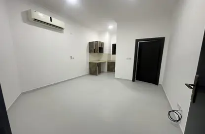 Apartment - Studio - 1 Bathroom for rent in Al Gharrafa - Al Gharrafa - Doha
