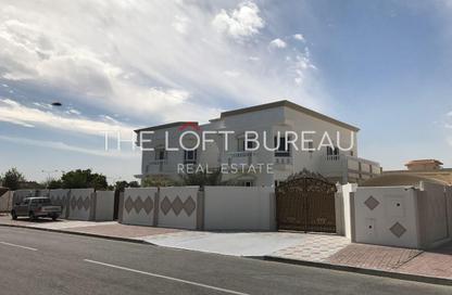 Villa - 5 Bedrooms - 6 Bathrooms for rent in Al Faisal Tower - Al Dafna - Al Dafna - Doha