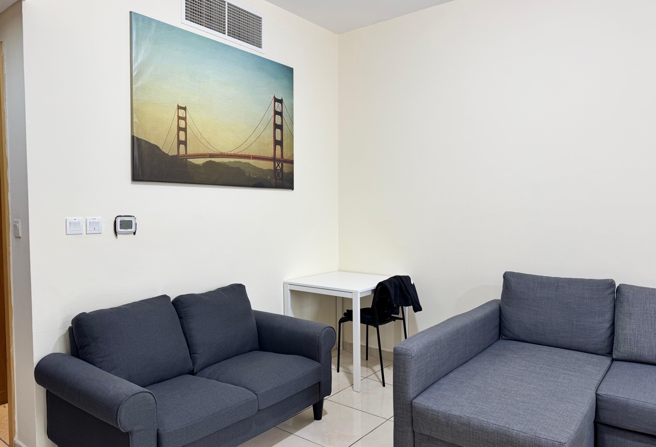 Studio Palermo Fox Hills Furnished Including Bills thumbnail 6
