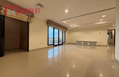 Apartment - 2 Bedrooms - 3 Bathrooms for rent in West Porto Drive - Porto Arabia - The Pearl Island - Doha