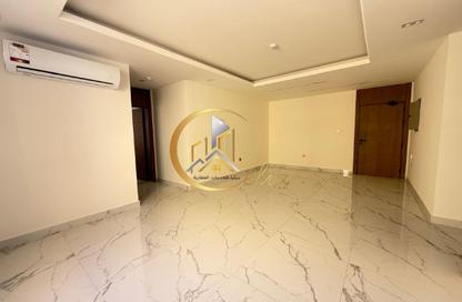 Apartment - 2 - 3 for rent in Asim Bin Omar Street - Al Mansoura - Doha