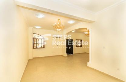Compound - 5 Bedrooms - 4 Bathrooms for rent in Al Kheesa - Al Kheesa - Umm Salal Mohammed