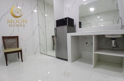 Apartment - Studio - 1 for rent in Umm Ghuwailina 4 - Umm Ghuwailina - Doha