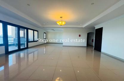 Apartment - 2 Bedrooms - 3 Bathrooms for rent in Tower 28 - Porto Arabia - The Pearl Island - Doha