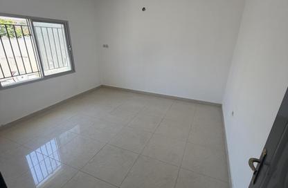 Apartment - 2 Bedrooms - 1 Bathroom for rent in Mamoura 18 - Al Maamoura - Doha
