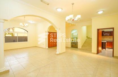 Villa - 3 Bedrooms - 3 Bathrooms for rent in Wadi Al Markh - Muraikh - AlMuraikh - Doha