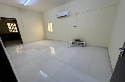 Apartment - Studio - 1 Bathroom for rent in Umm Al Seneem Street - Ain Khaled - Doha