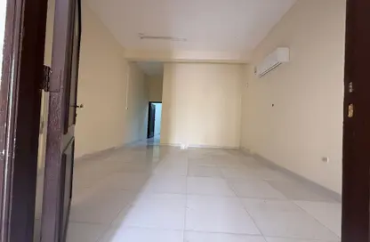 شقة - غرفة نوم - 1 حمام للايجار في شارع ام السنيم - عين خالد - الدوحة