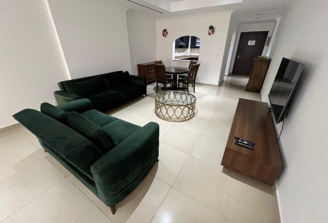 COZY STUDIO IN PEARL | FURNISHED | WITH BALCONY thumbnail 8