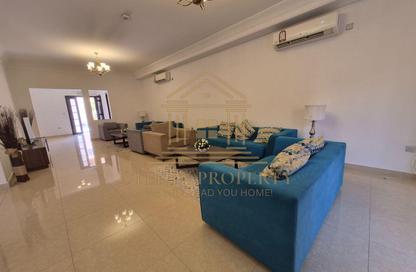 مجمع سكني - 5 غرف نوم - 7 حمامات للايجار في حدائق الفردان - ابو سدرة - الريان - الدوحة