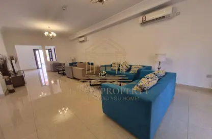 مجمع سكني - 5 غرف نوم - 7 حمامات للايجار في حدائق الفردان - ابو سدرة - الريان - الدوحة